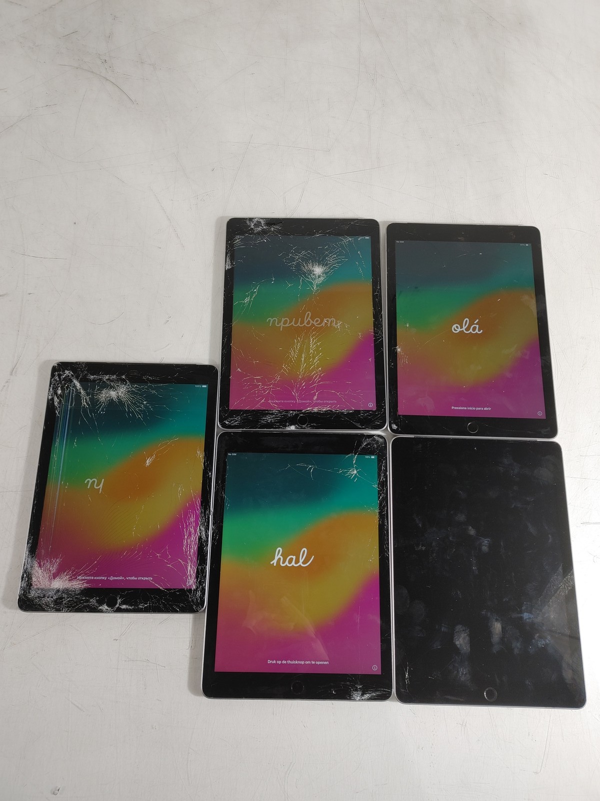 Lot of 5 Apple iPad 6th Gen A1954 128GB iOS 17.7.11 Wi-Fi 4G Unlocked For Parts