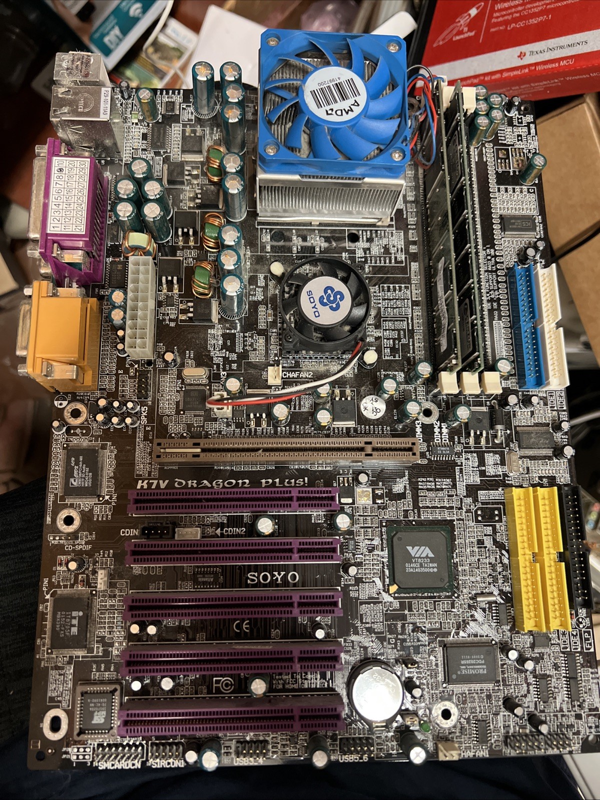 Soyo SY-K7V Dragon Plus AMD Socket VIA KT266A ATX Motherboard