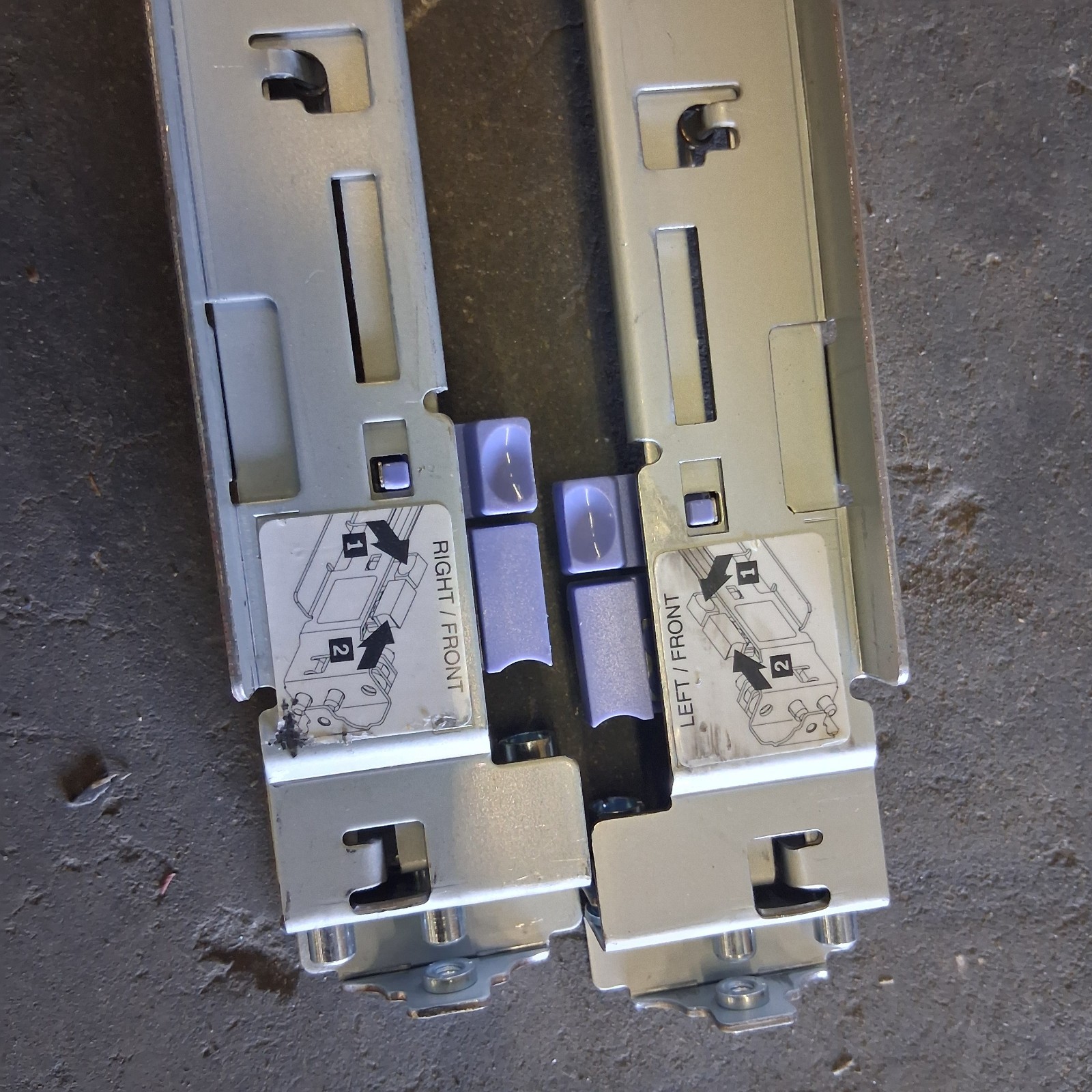 IBM xSeries 335 330 1U Server Rack Mount Rails 32P9108 32P9109
