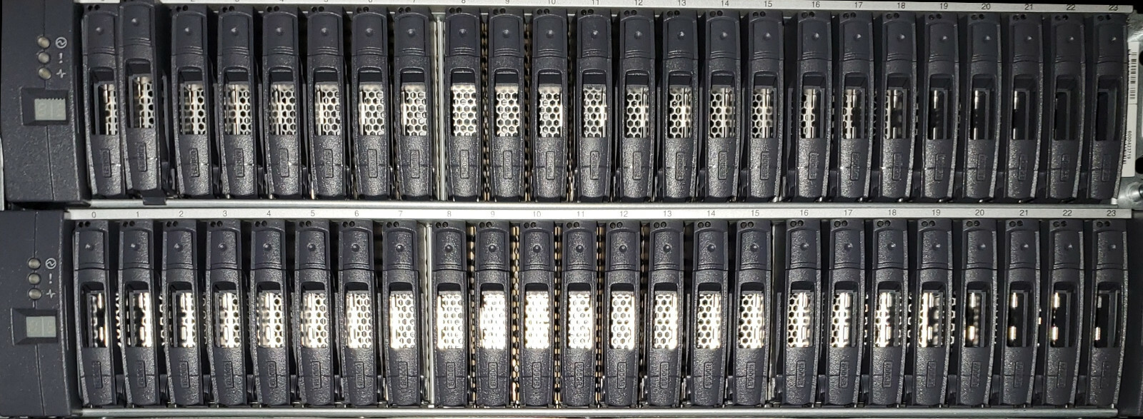 NetApp DiskShelf DS2246 with 24 x 600GB Hard Drives X422A-R5