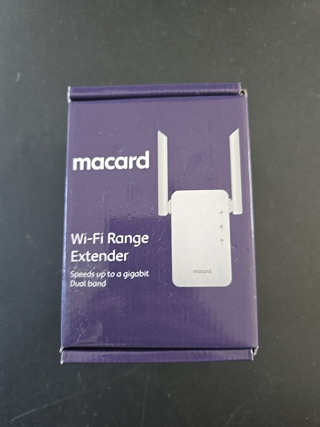 Macard WiFi Range Extender Speeds up to a Gigabyte RE1200
