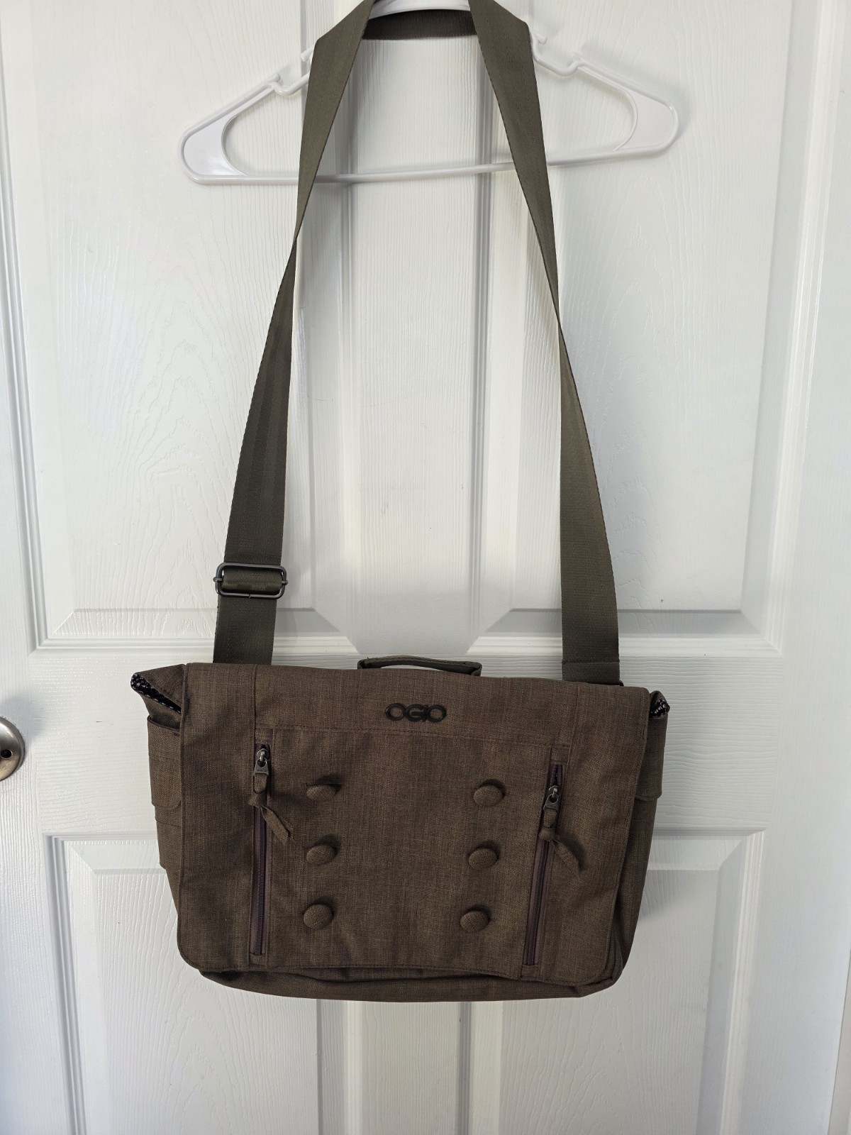OGIO Manhattan Laptop Messenger Bag Tablet Brown Chevron Pattern Inside