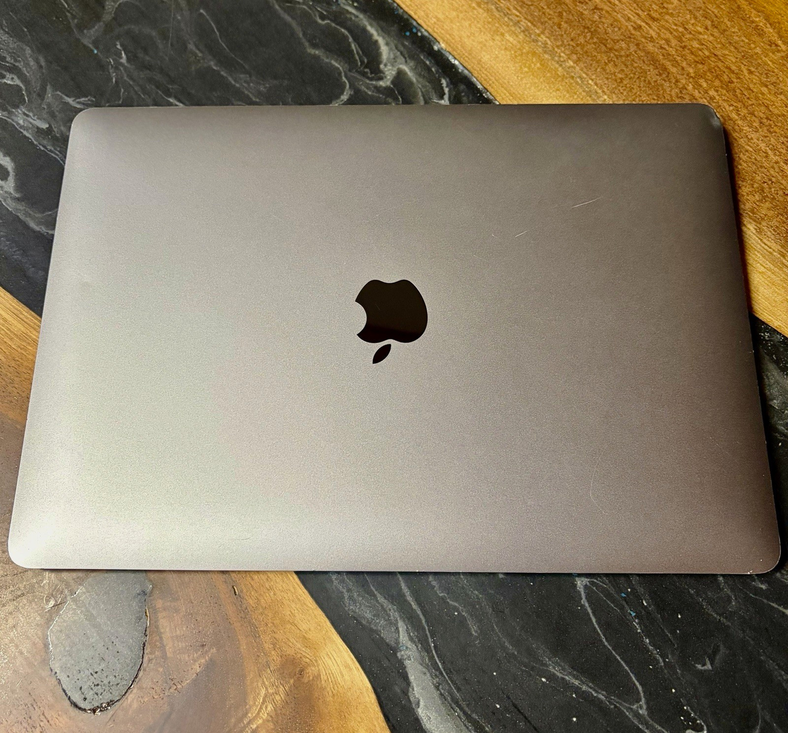 2020 Apple MacBook Air 13” A2337 M1 256GB - FULLY FUNCTIONAL - BROKEN SCREEN
