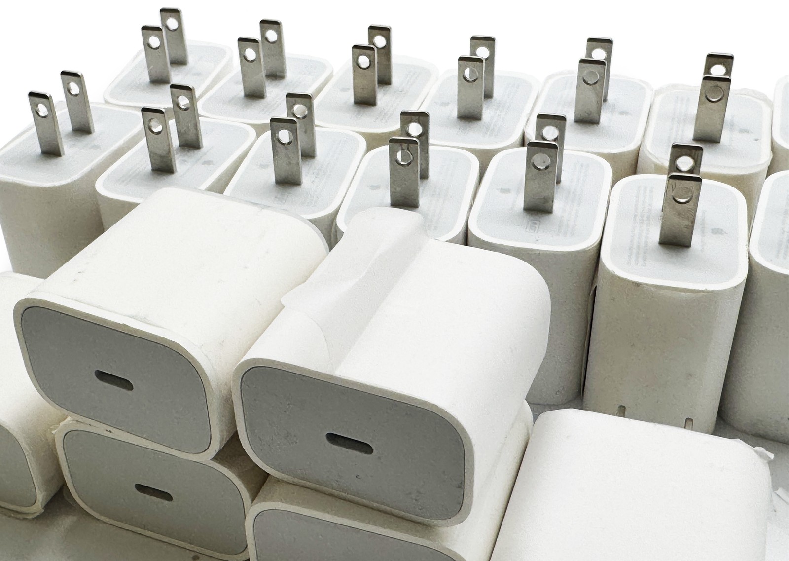 Lot of 30 New Genuine Apple A2305 20W USB-C Power Adapter Wall Charger White
