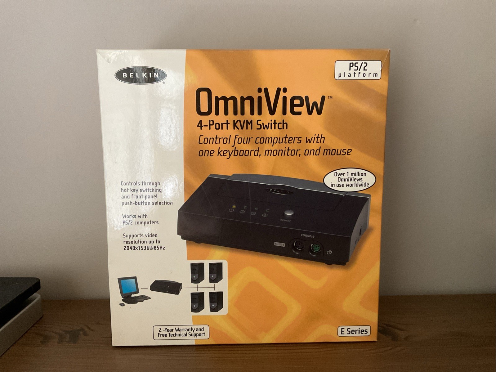 Belkin OmniView E Series (F1DB104P) 4-Ports External KVM switch PS/2-NEW