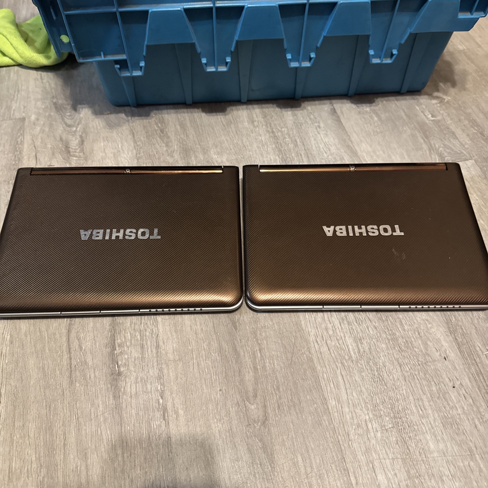 Vintage Toshiba NB305 Lot Of 2 NOT TESTED