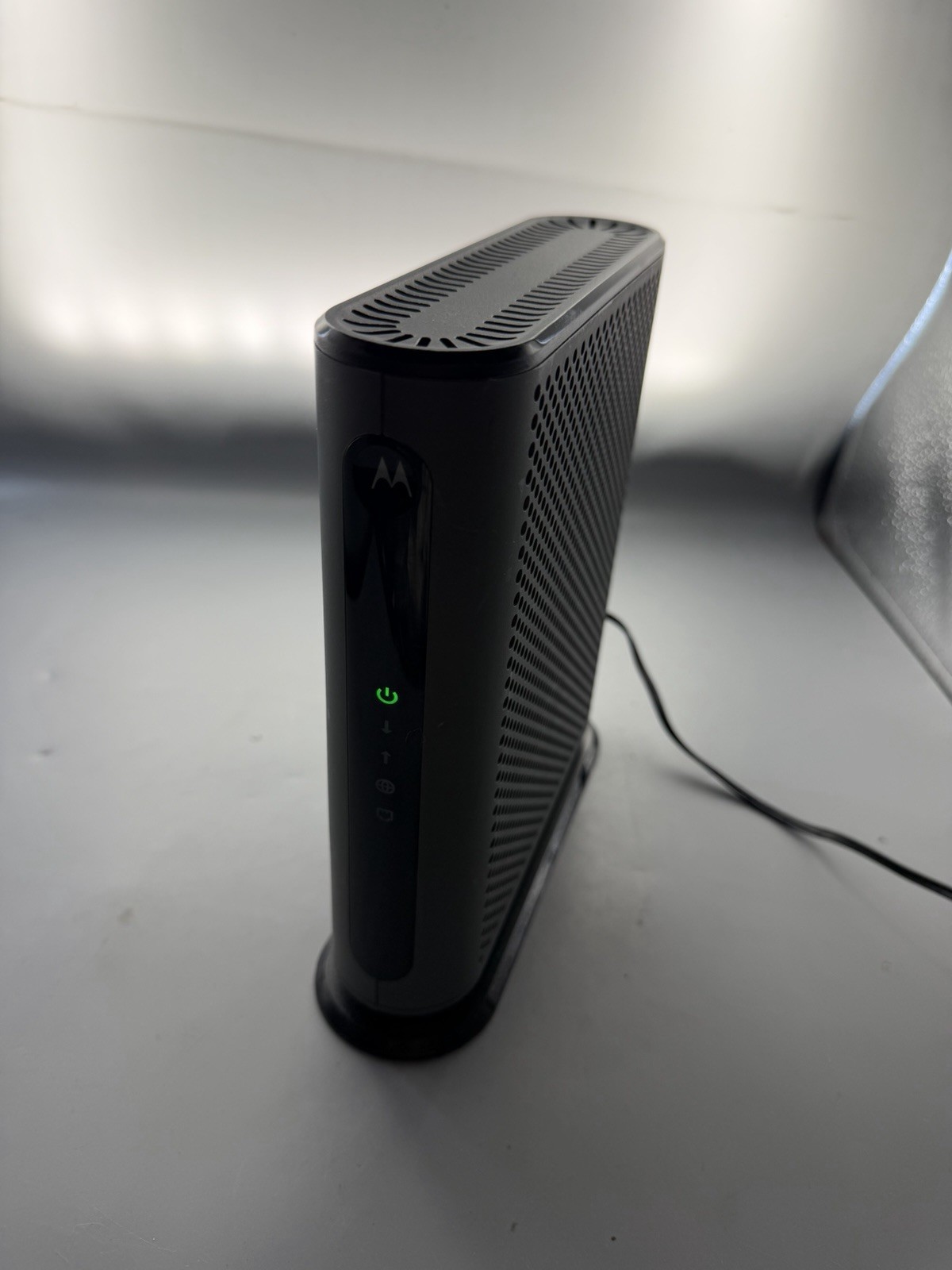 Motorola MB8611/MB8600 DOCSIS 3.1 Cable Modem 2.5 Gbps, Black, 1x RJ-45