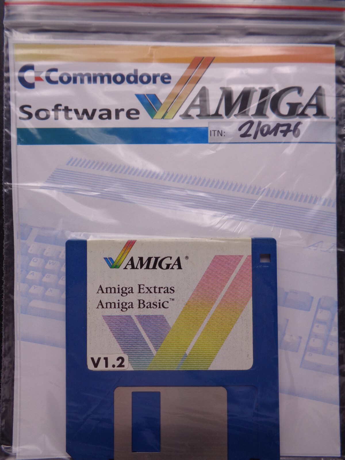 COMMODORE AMIGA -- AMIGA EXTRAS & AMIGA BASIC V1.2 (COMMODORE)