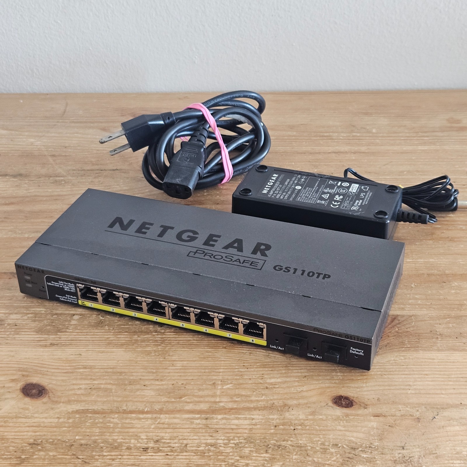 NETGEAR ProSafe GS110TP-300NAS 8 Ports Wall-Mountable Gigabit Ethernet Switch