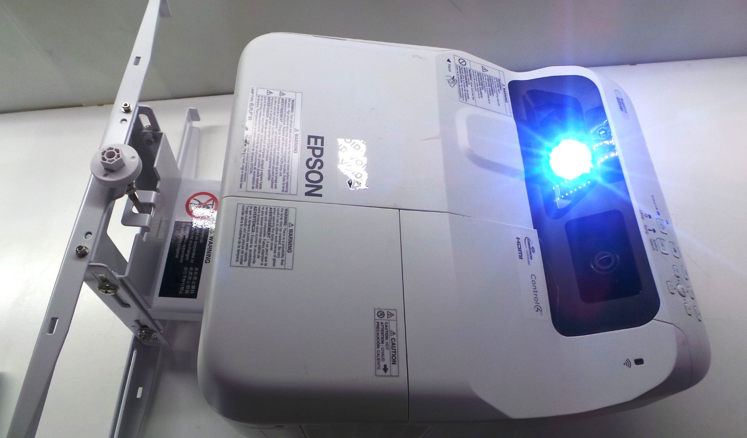 Epson BrightLink 695Wi Short-Throw 3LCD 3500 Lumens HDMI 470 Lamp Hours - Work