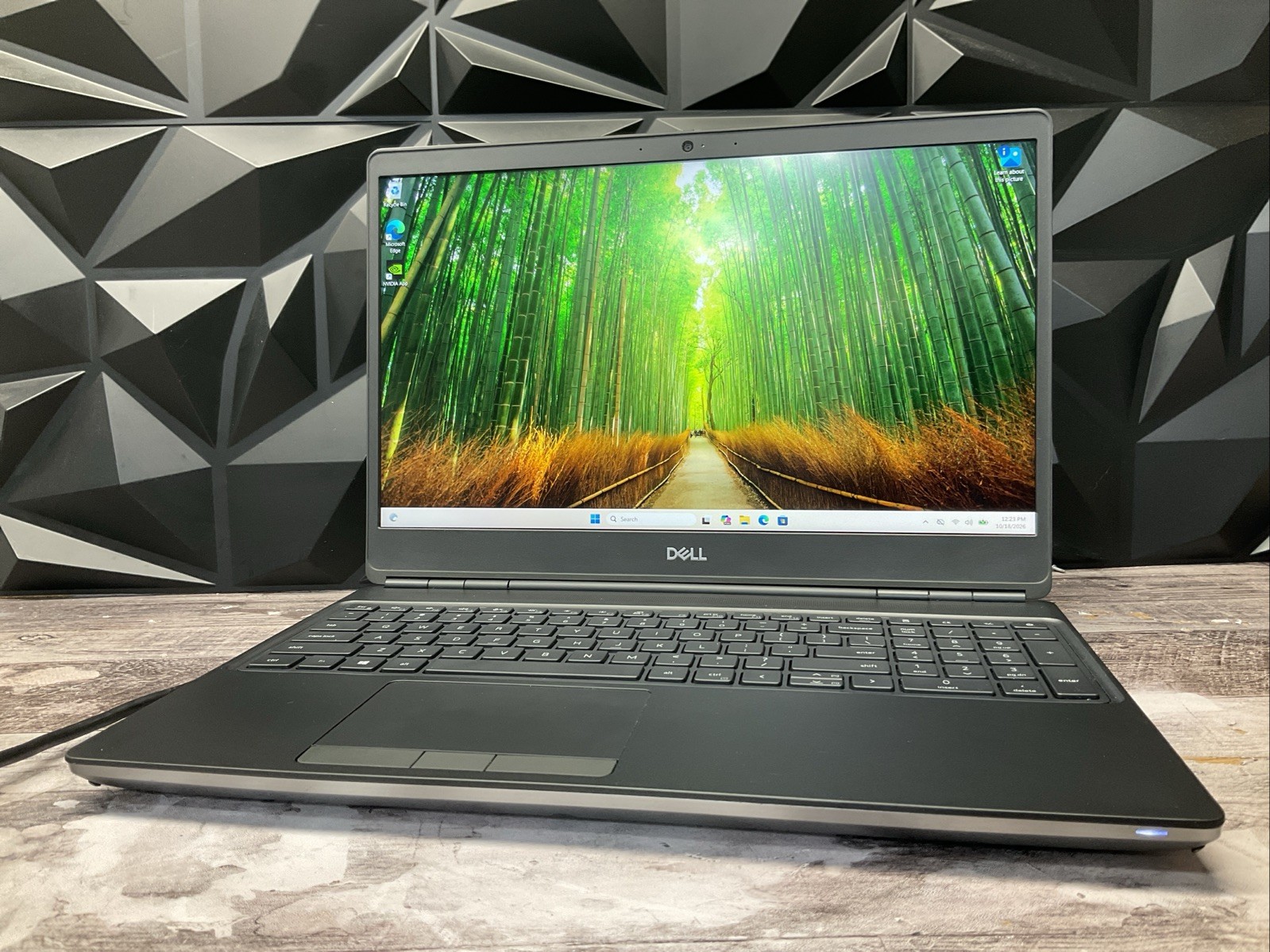 Dell Precision 7560 / i9-11950H / RTX A4000 8GB / 32GB / 1TB SSD/Win 11 Pro/86F