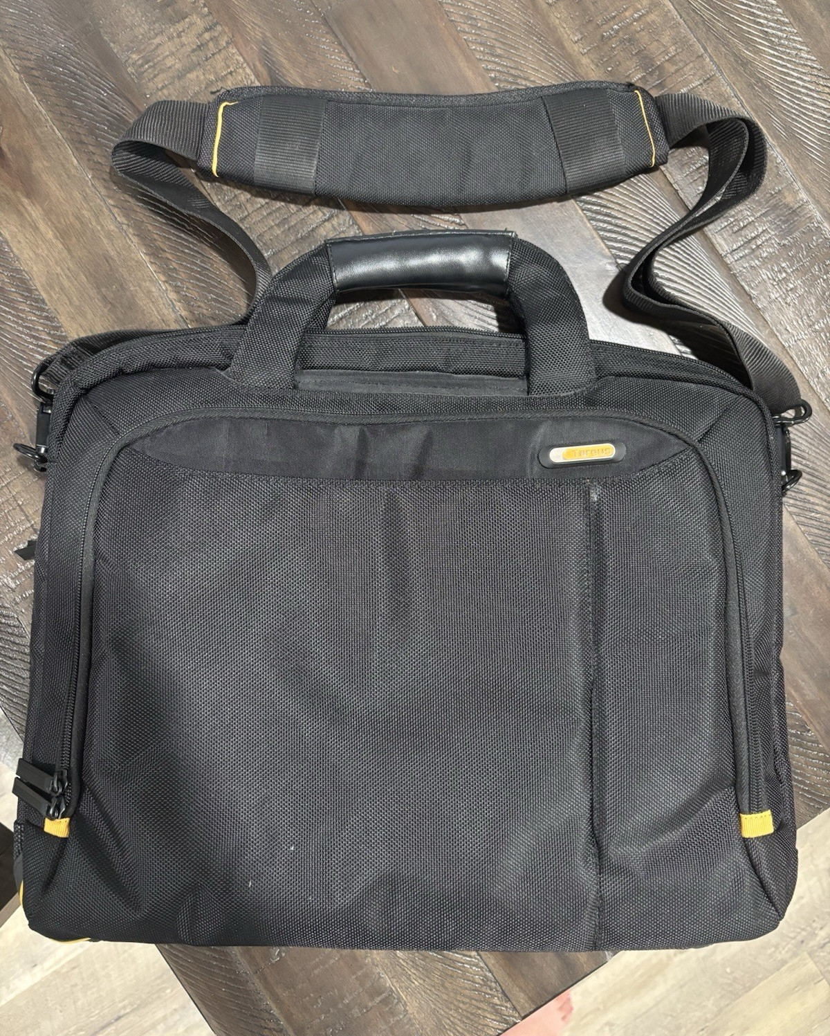 Targus Safe Port Black Nylon Shoulder Bag for 15" Laptop, Padded, Partitions