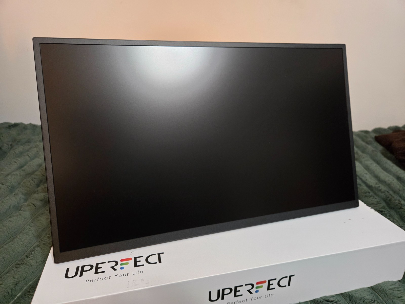 UPERFECT 18.5” 120Hz IPS M185T01 Portable Monitor with Carrying Case