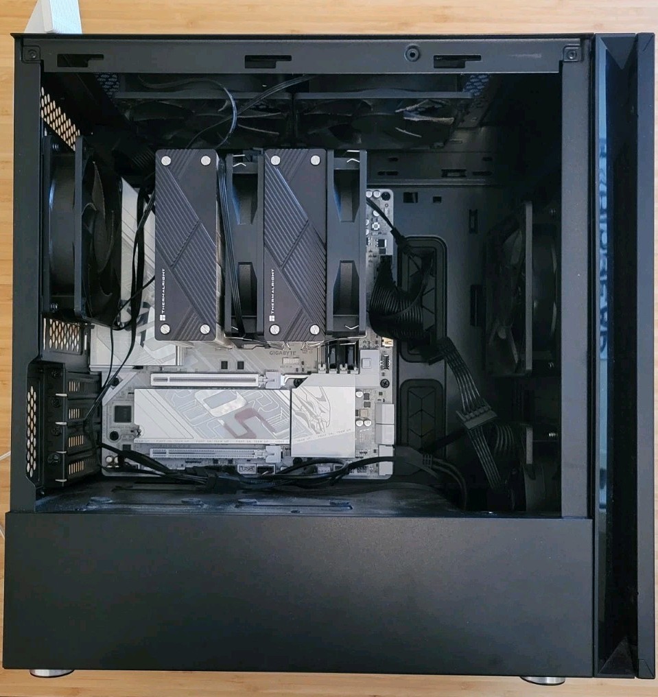Custom Gaming PC AMD Ryzen 7 7700X 32GB RAM Gigabyte B850M NO SSD AS/IS