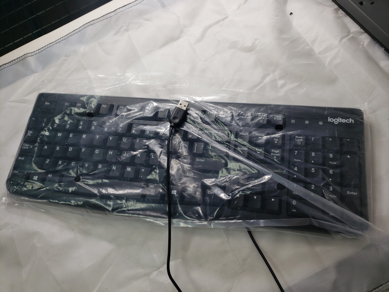 Logitech K120 USB Keyboard for PC - Black **lot of 30 keyboards**
