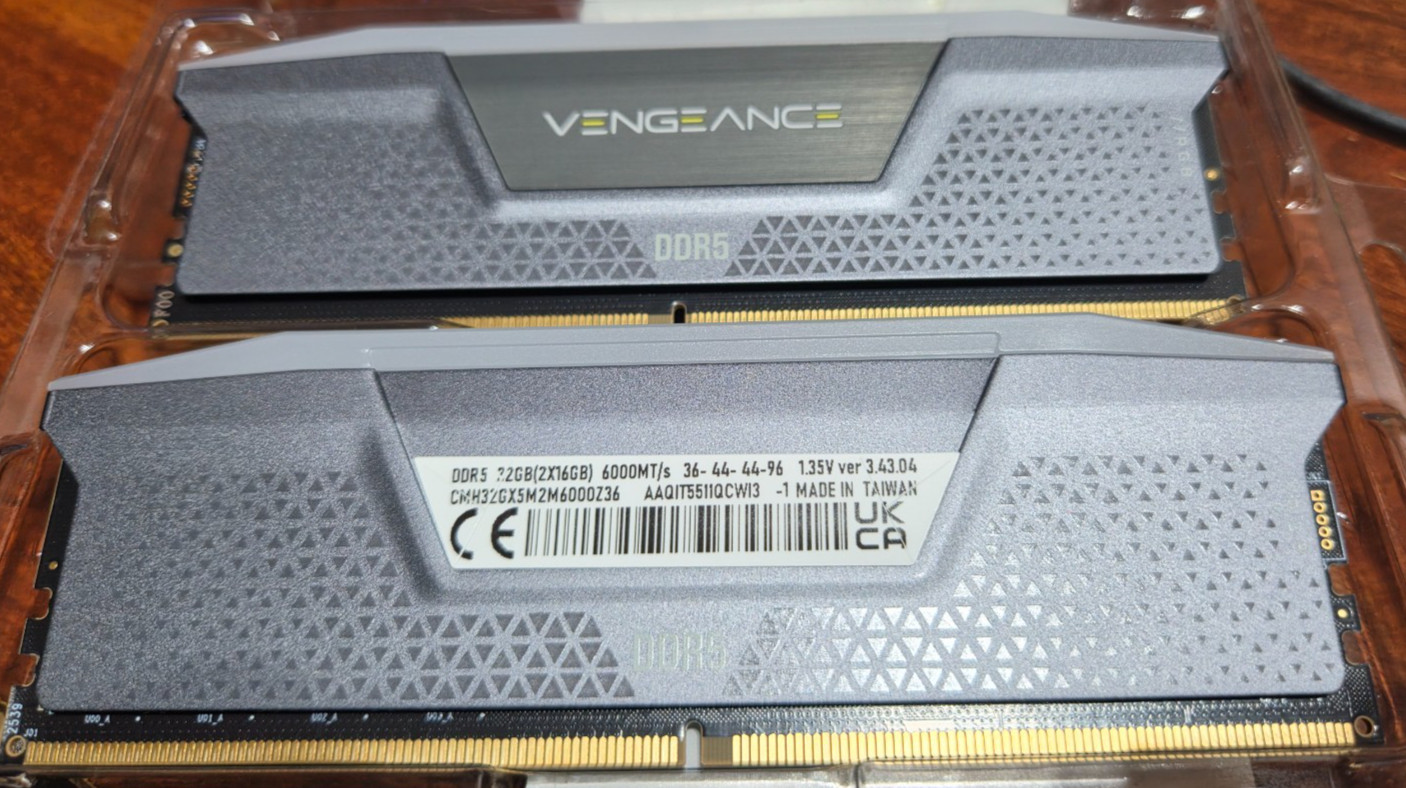 Corsair Vengeance RGB 32GB (2x16GB) DDR5 6000MT/s DIMM CMH32GX5M2E6000C36