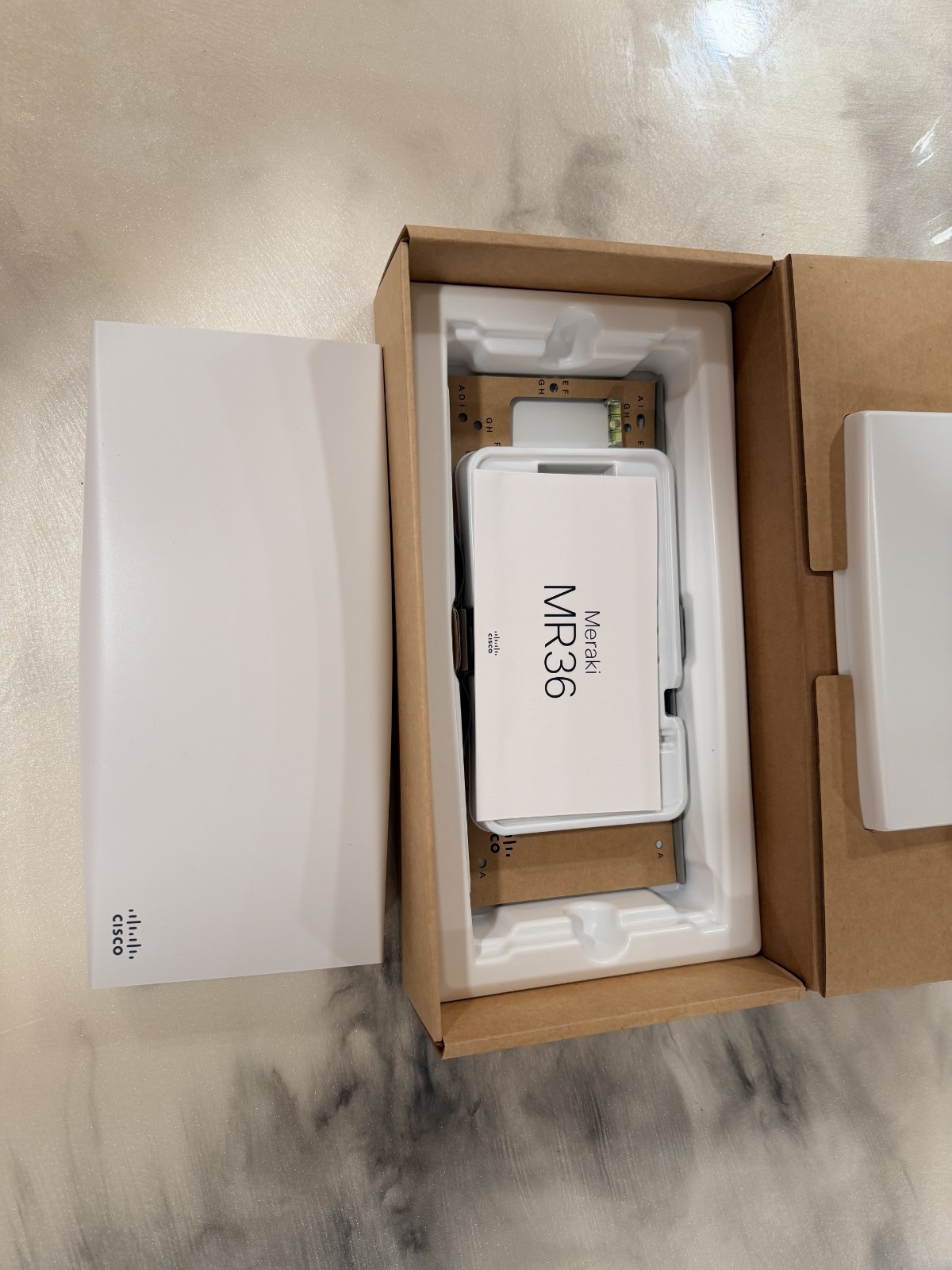 Cisco Meraki MR36 WI-FI 6 INDOOR AP, white paint, with mount *UNCLAIMED*