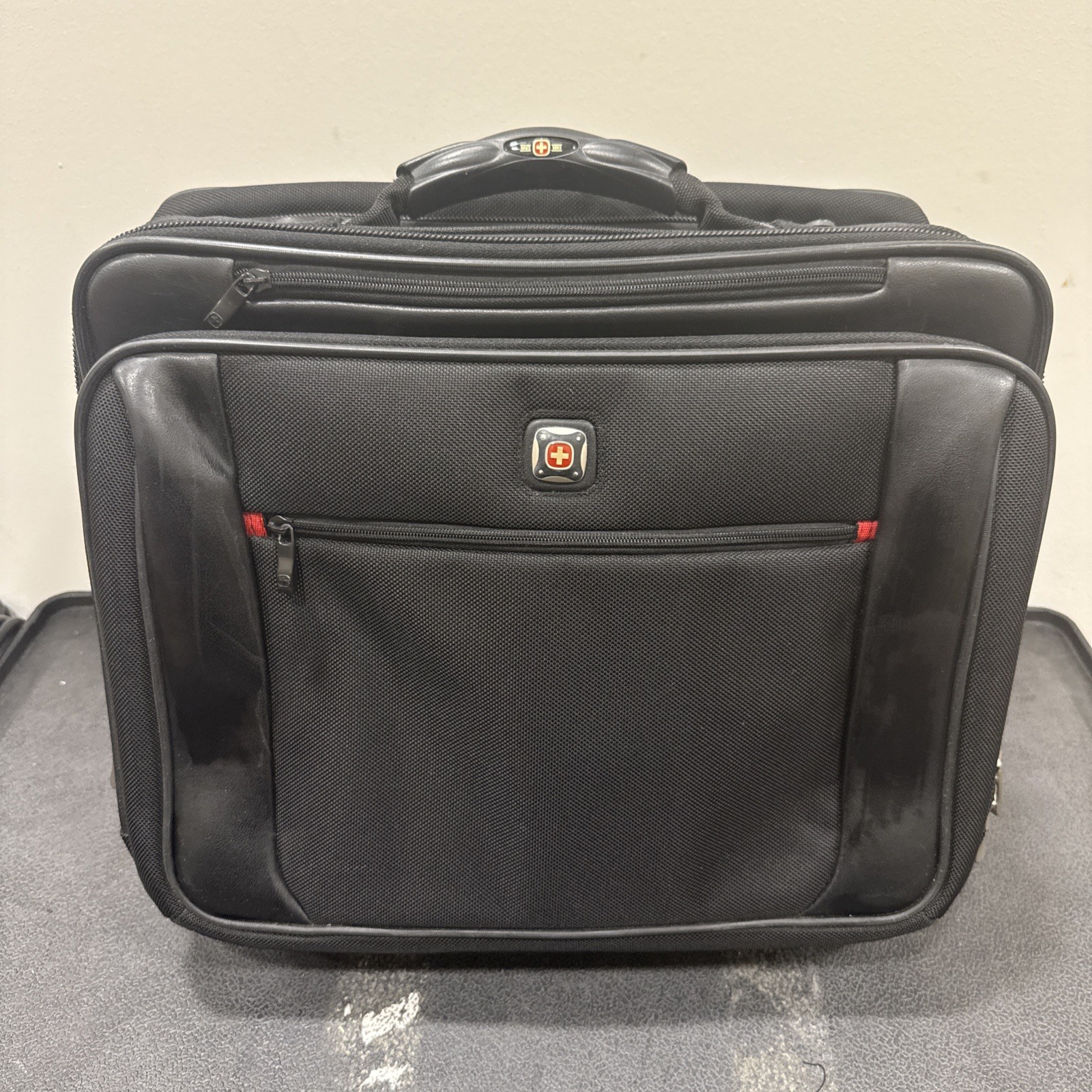 Wenger Swiss Army Wheeled Business Case Used (Mint) With Original Straps & Clips