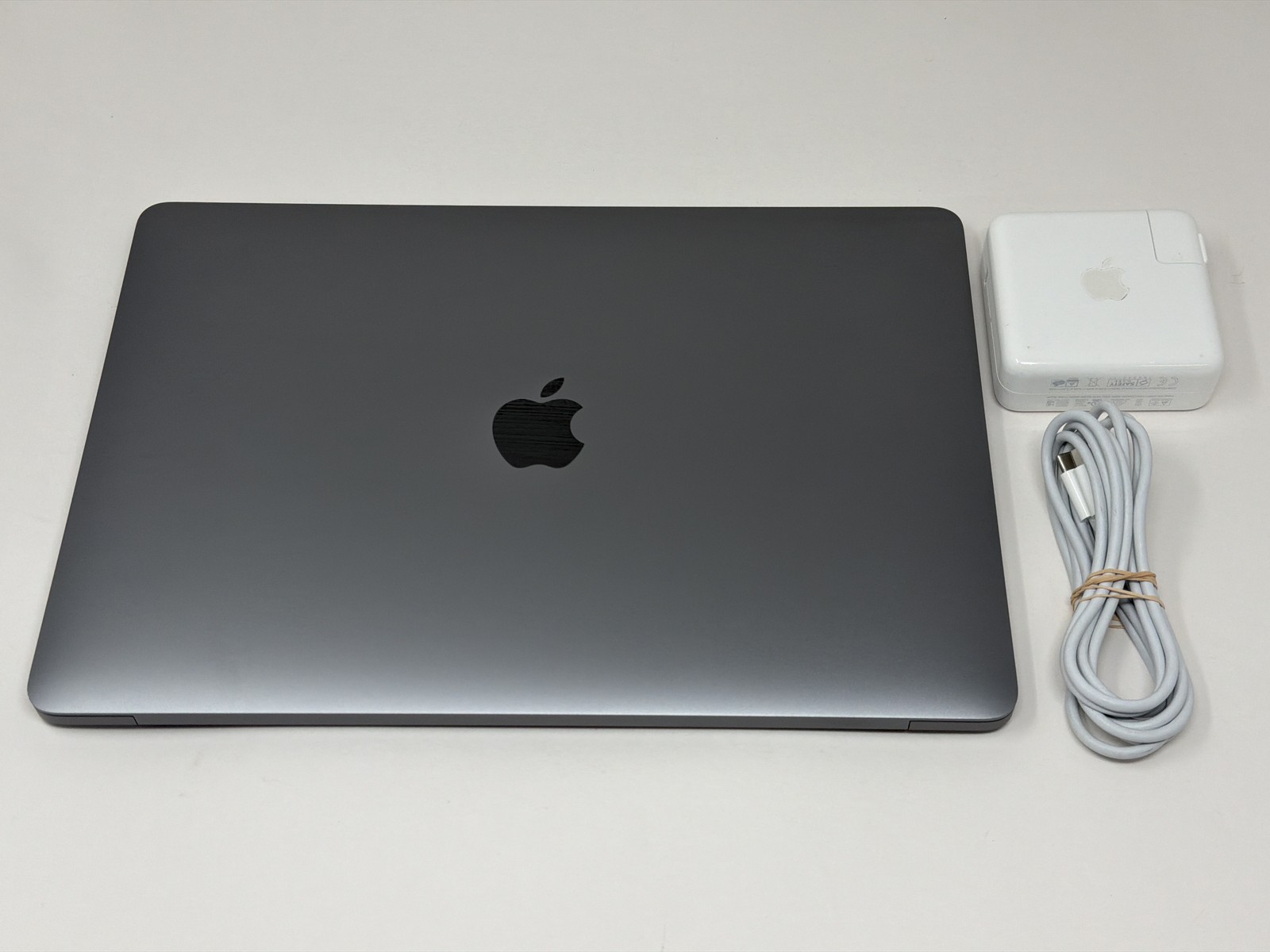Apple Macbook Pro Touch Bar Core i5 1.4GB 13in 256GB 8GB RAM A2289 Very Good
