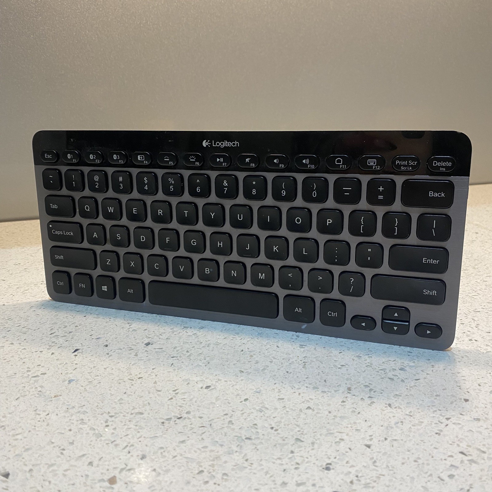 Logitech K811 Bluetooth Wireless Compact Illuminated Keyboard QWERTY Y-R0028