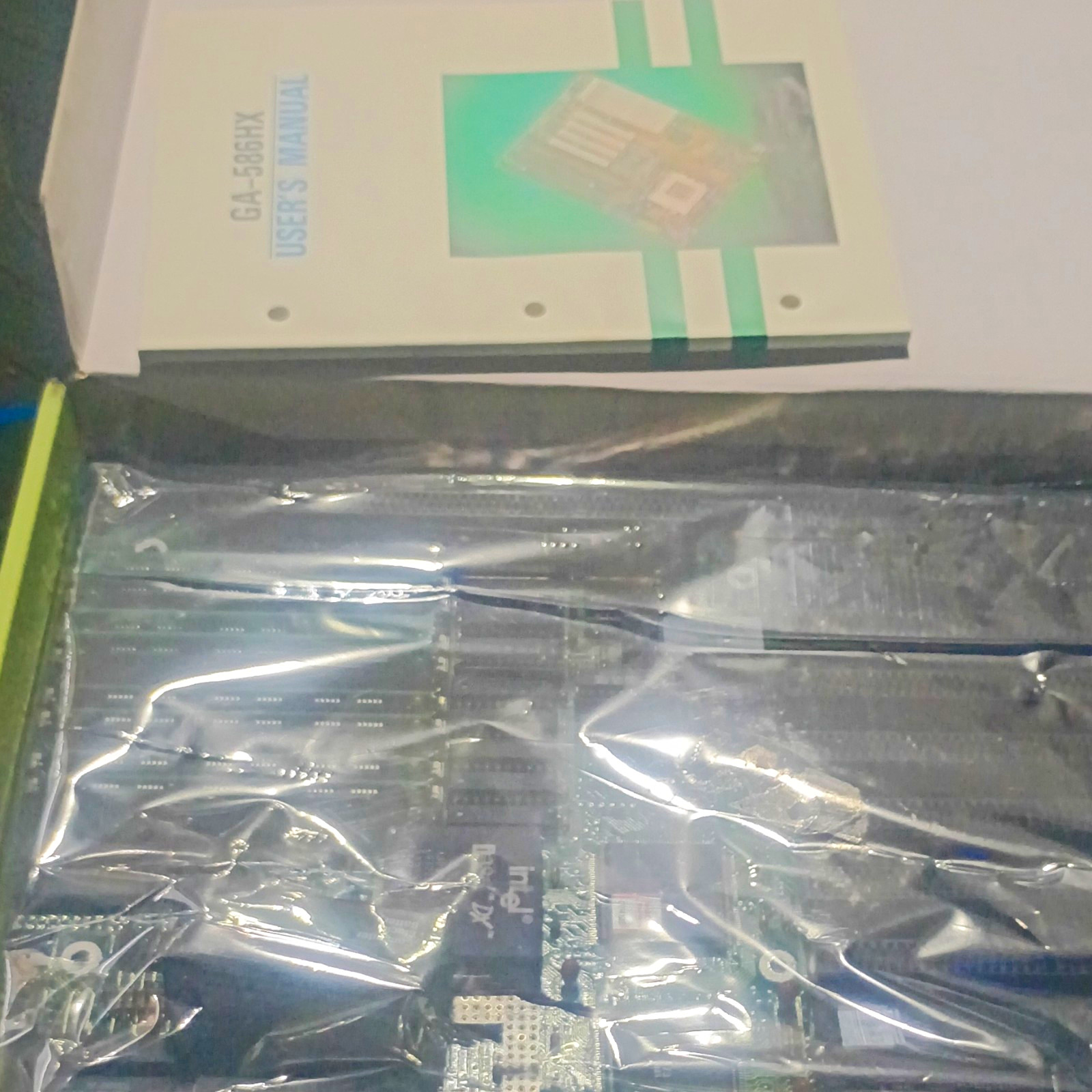GIGABYTE GA-586HX ATX Motherboard Main Board Socket 7 Intel Compatible