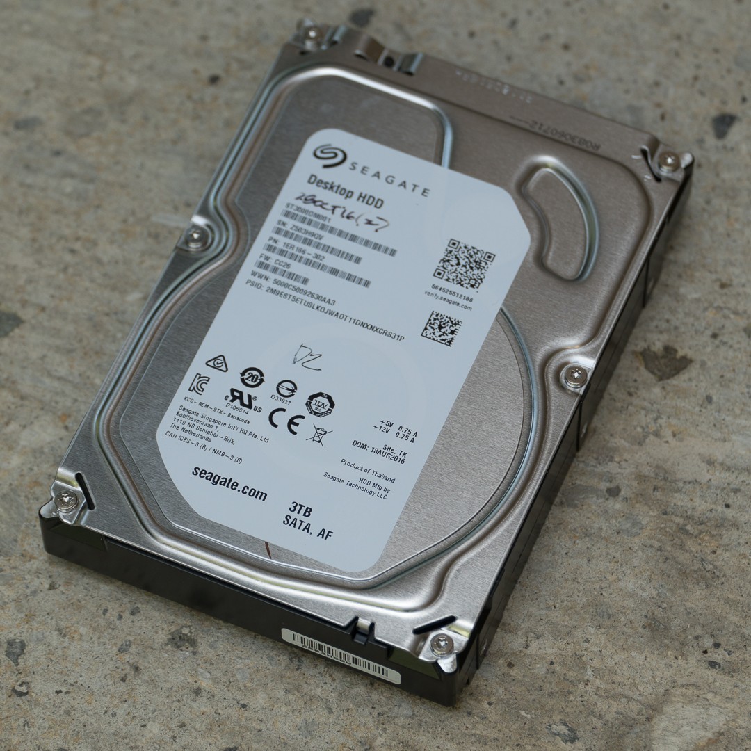 SEAGATE 3TB ST3000DM001 P/N: 1CH166-302 F/W: CC26 S/N: Z503HQV  18AUG13 THAILAND