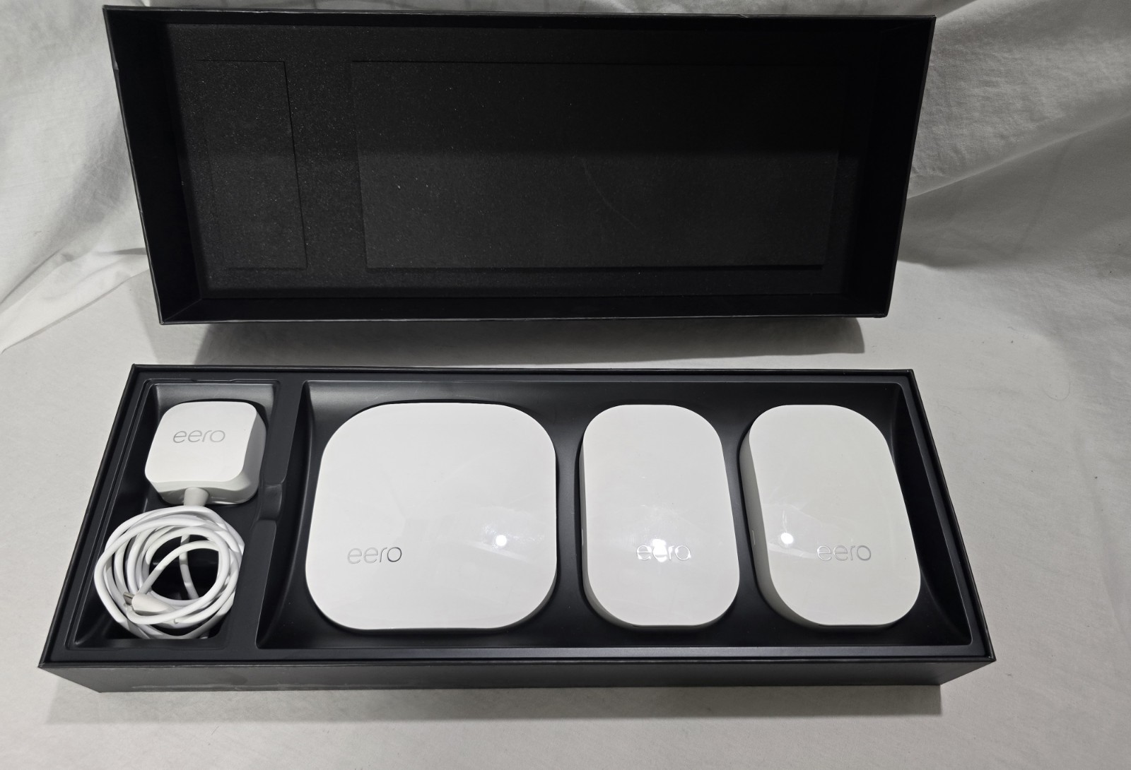 eero Pro B010001 Tri-Band Mesh Wi-Fi Router &2 Range Extenders D010001- Open Box