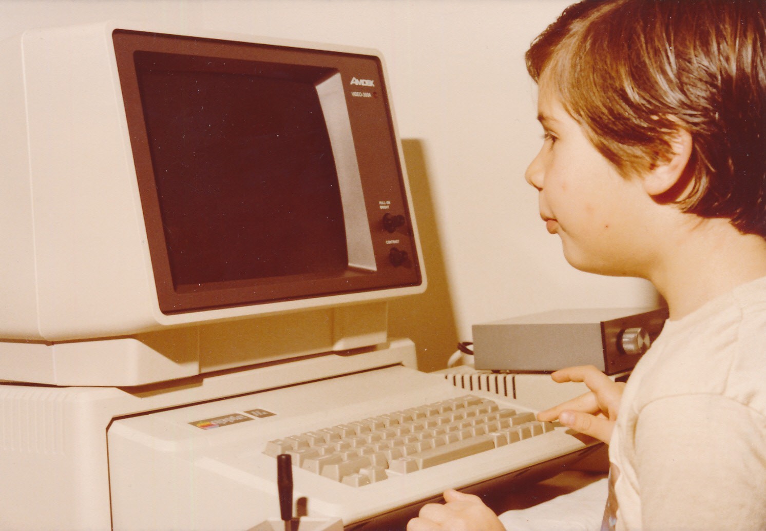 Apple IIe Vintage Computer Photo Snaphot 3x5  S24-1