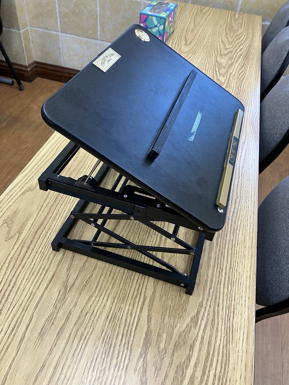 Extenda Table Top Sit And Stand Shtender