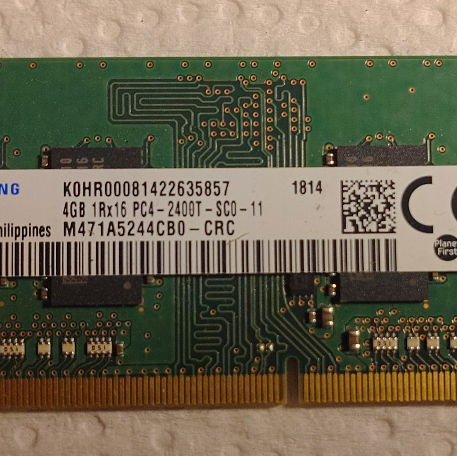 Samsung 4GB DDR4 SO-DIMM PC4-2400T 260-Pin Non-ECC Unbuffered HMA851S6AFR6N-UH 