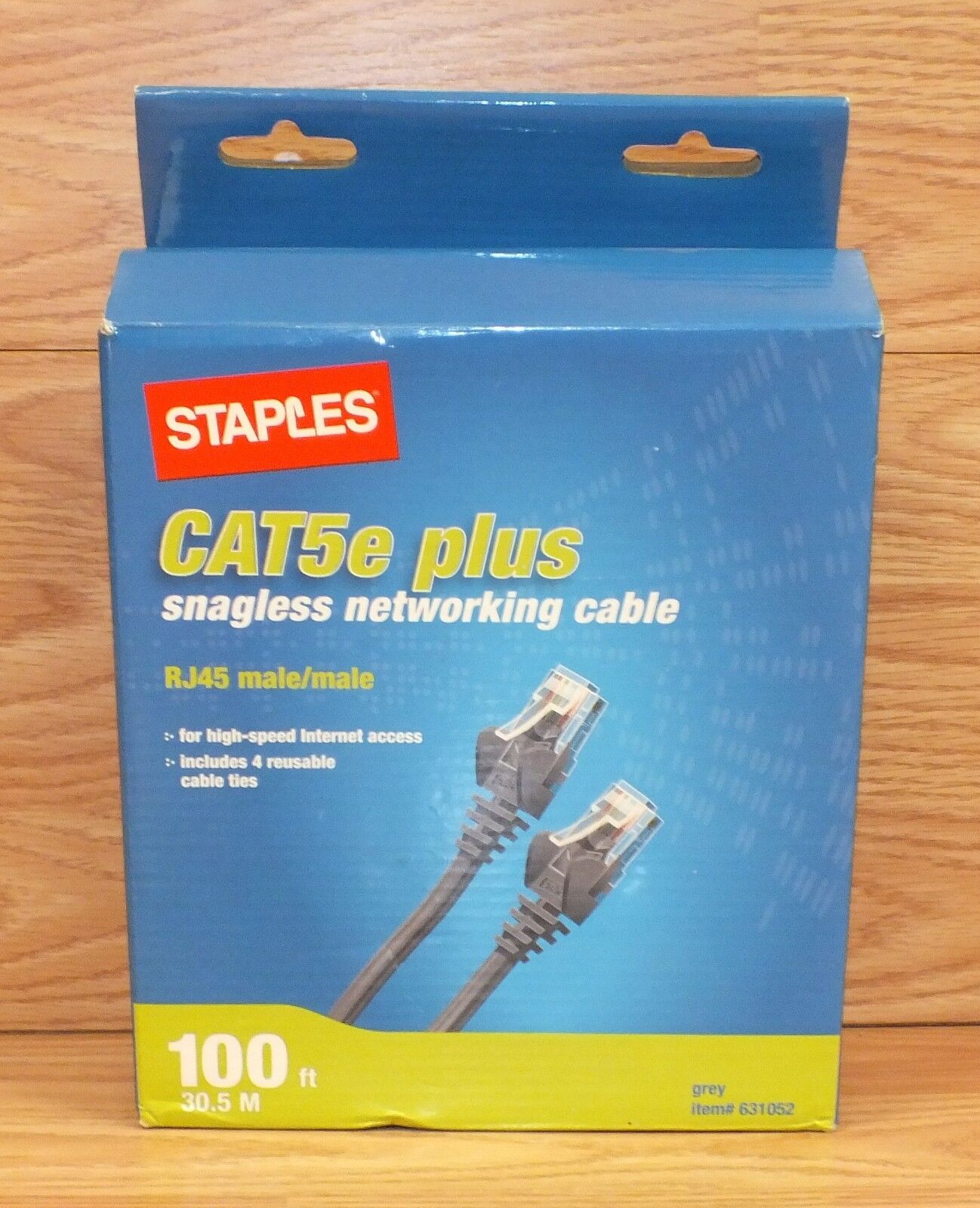 Staples (RJ45) Male / Male 100ft 30.5m CAT5e Plus Snagless Networking Cable 