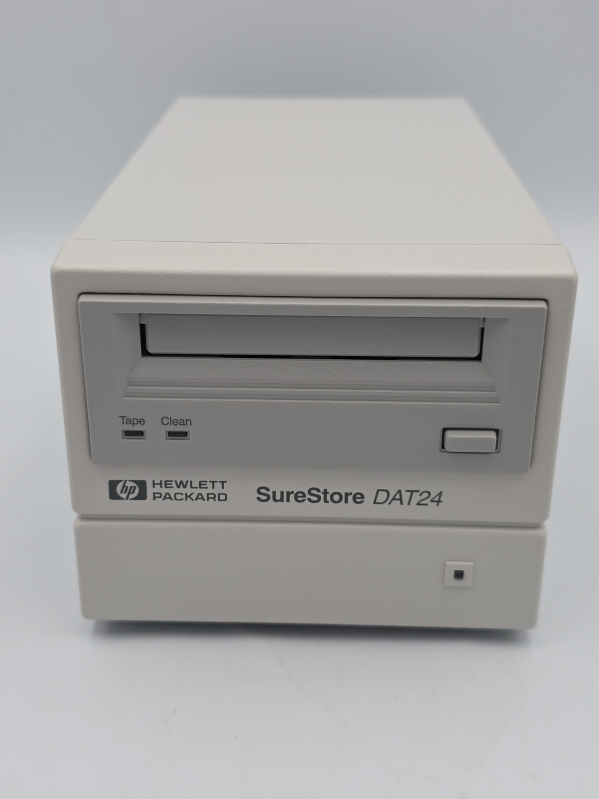 HP Surestore DAT24 External Tape Drive With Accessories Open Box New