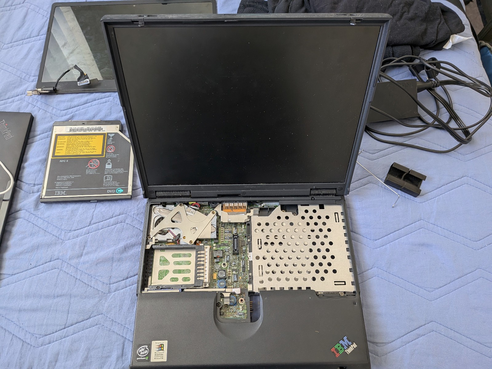 IBM ThinkPad T21 Barebone Chassis w/ Working Screen - For Parts/Repair