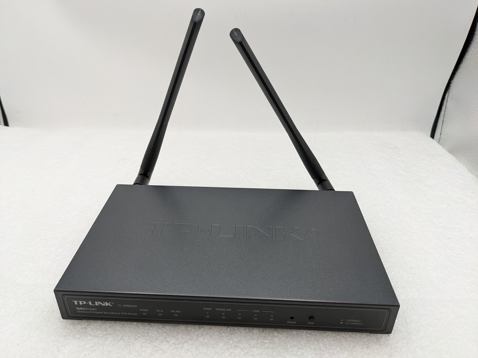 TP-Link SafeStream Wireless N Gigabit Broadband VPN Router- TL-ER604W NO AC