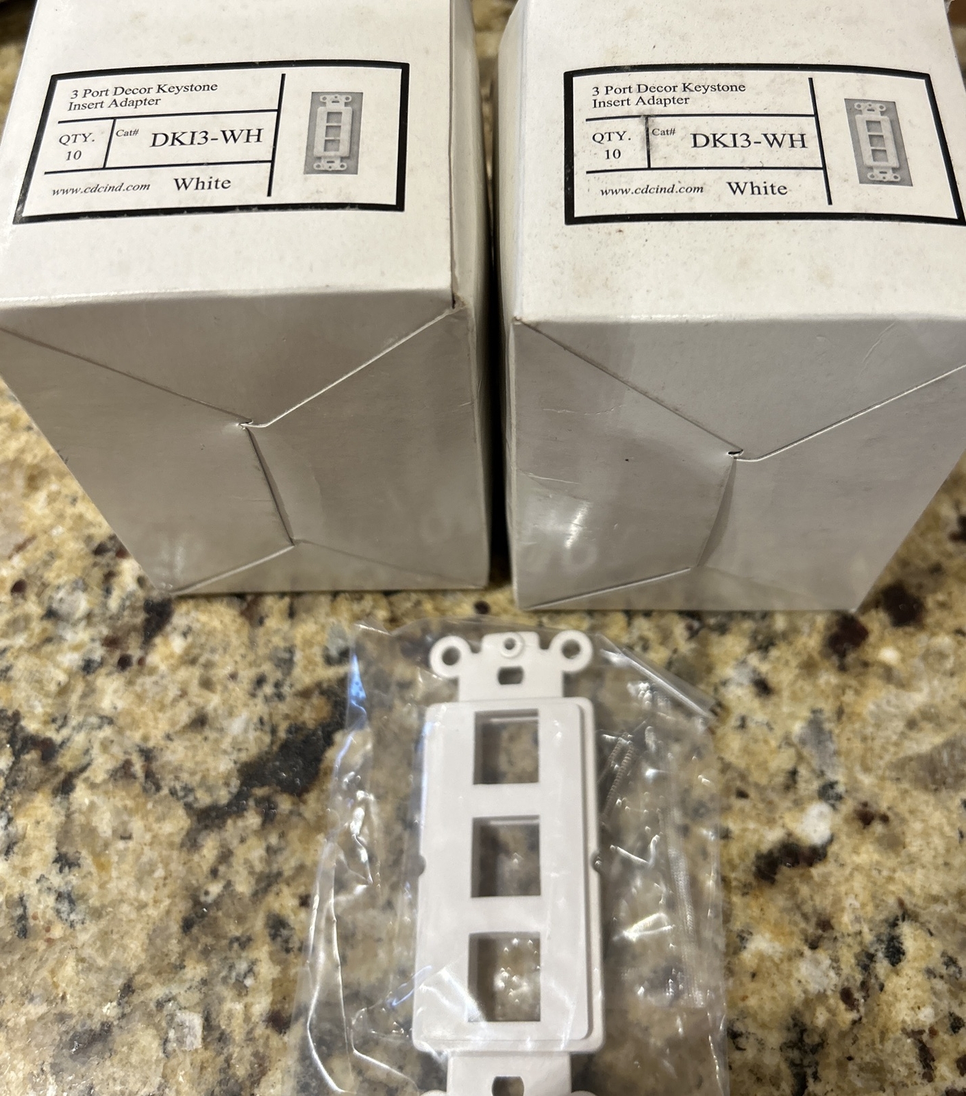 (30)- 3-Port Keystone Plate White Single-Gang DK13-WH. NOS NEW 30pcs.