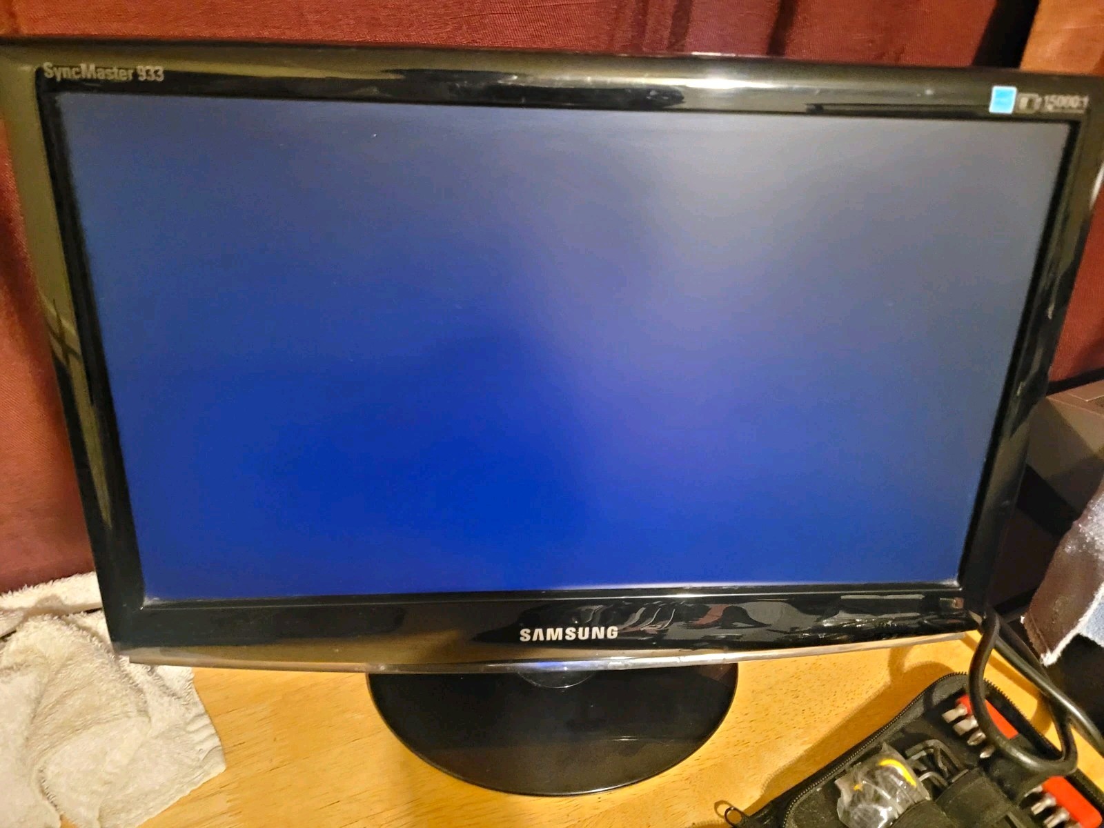 Working Samsung SyncMaster 933SN 18.5in LCD Monitor 1360x768 VGA + Cables/Stand