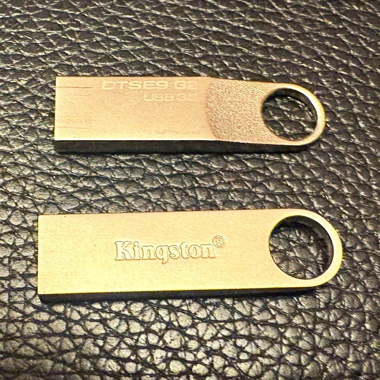 2 pcs Kingston DTSE9 G2 64GB USB 3.0 Silver USB Flash Drive with USB Port