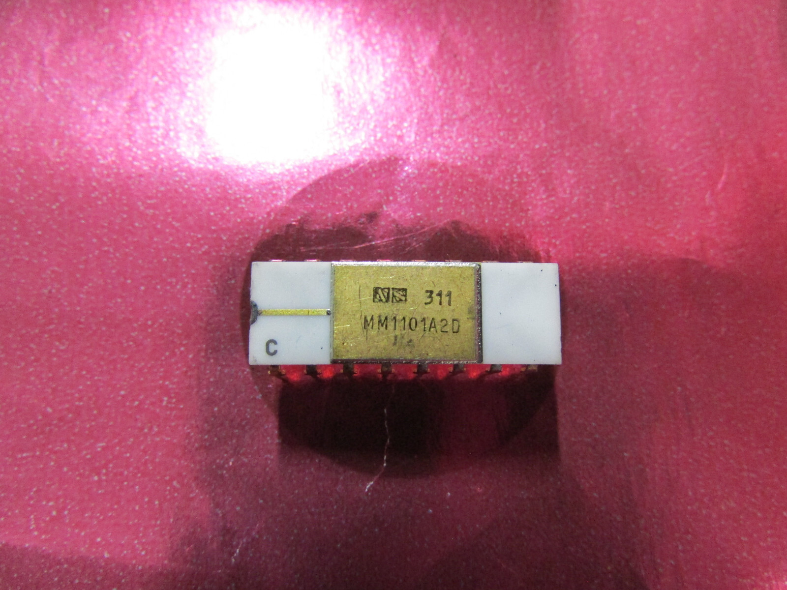 Vintage NSC MM1101A2D PMOS Clone Intel C1101A for MCS-4/C4004 White/Gold IC/CPU