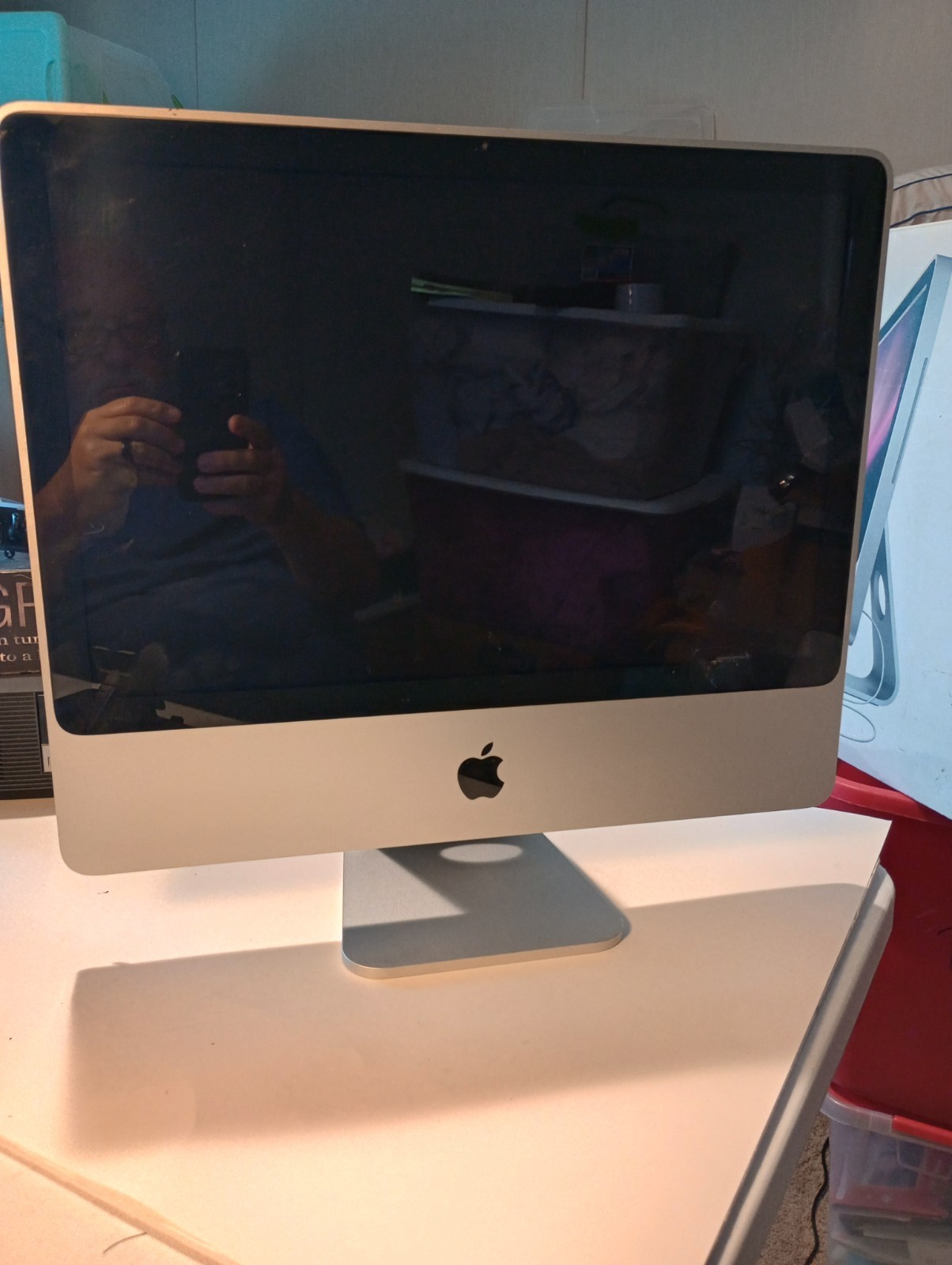 Apple iMac 20” A1224 With Original Box monitor and box w/ inserts only untested