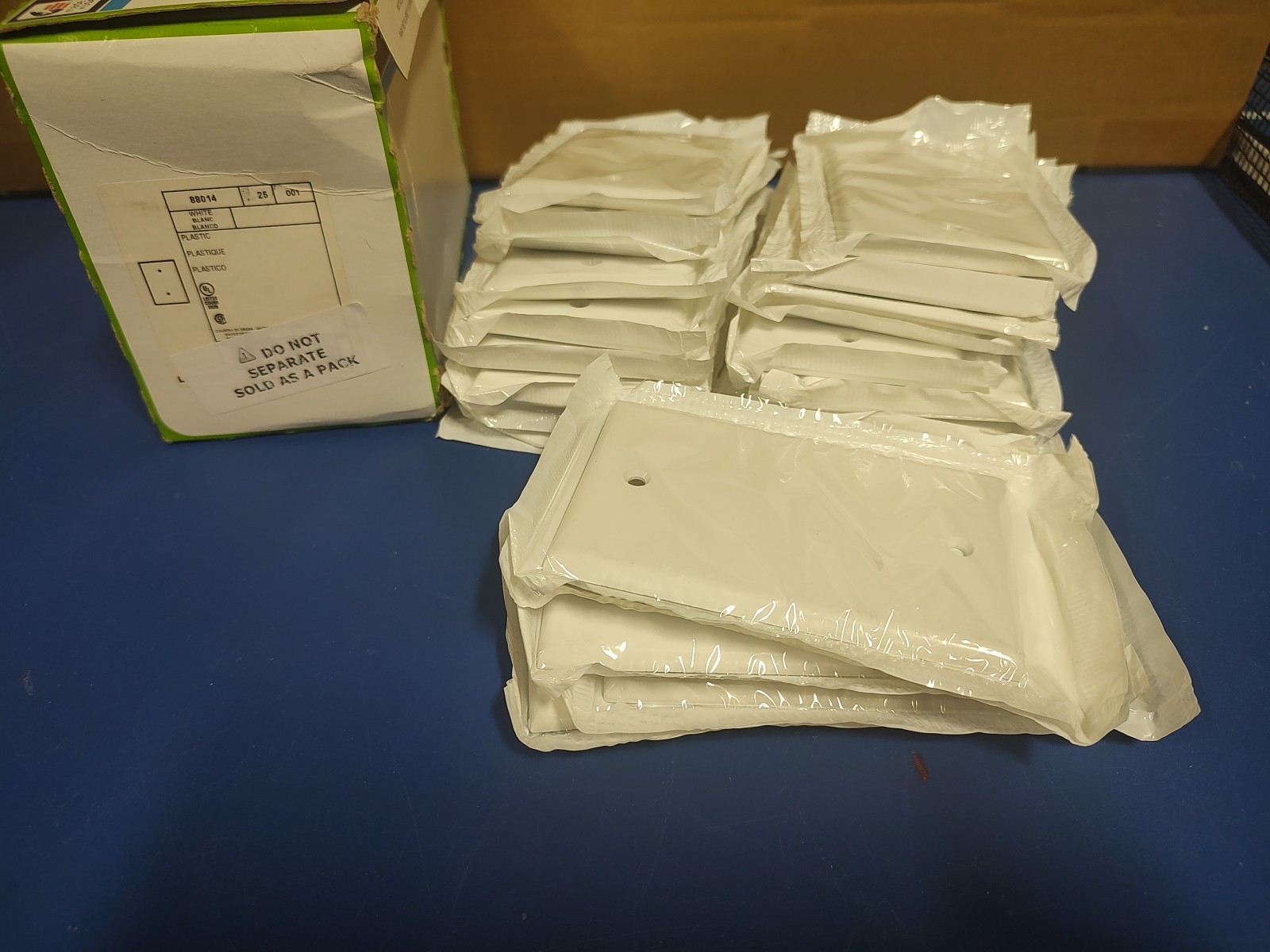Leviton 88014 White 1-Gang Blank Plastic Standard Wallplate Cover Box Mount 25pc