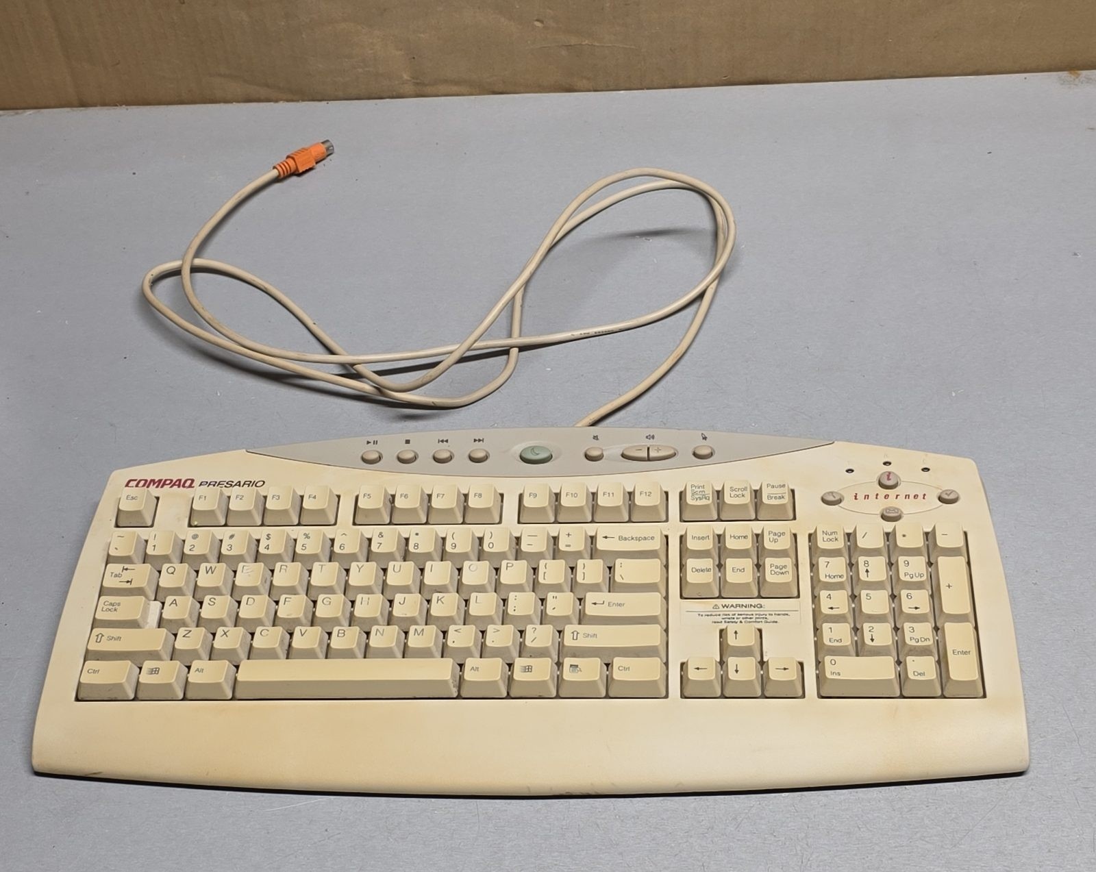 Compaq Presario SK-2700 Internet Keyboard PS/2 Beige Multimedia Keyboard 340740-