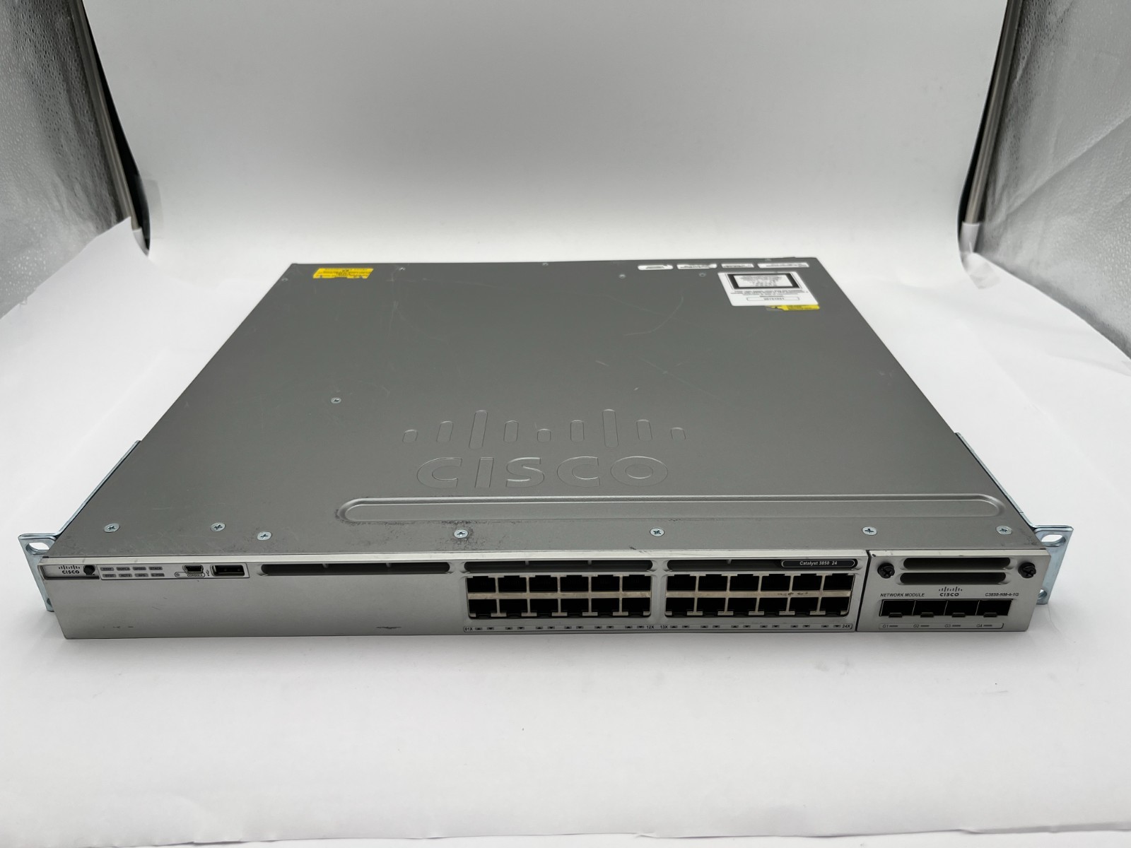 CISCO CATALYST 3850 WS-C3850-24T-E 24-PORT GIGABIT SWICH W / C3850-NM-4-1G