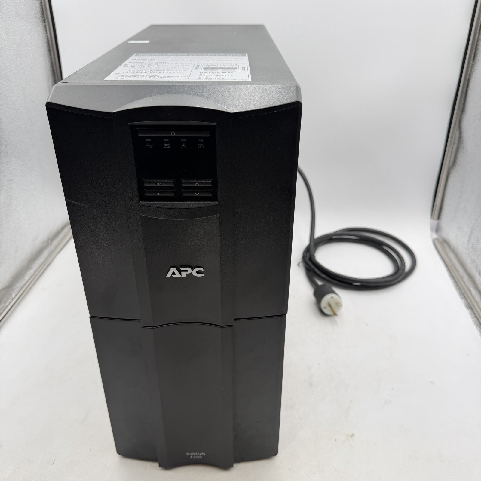 APC Smart-UPS 2200 SMT2200 - LCD Tower Battery Back Up UPS SMT2200 No Batteries