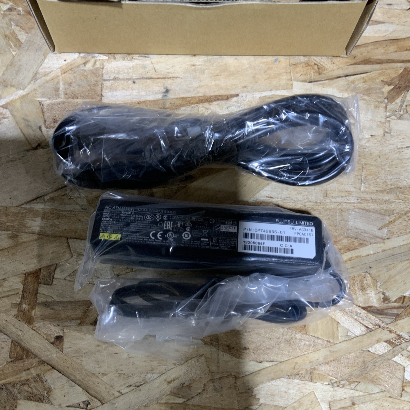 Genuine Fujitsu 65W Charger Lifebook E734 E744 E754 A13-065N3A FMV-AC341B 5.5mm