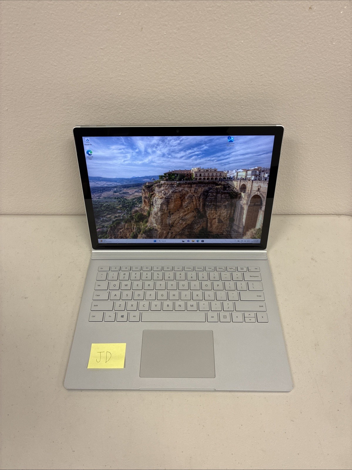 Microsoft Surface Book 2 i7-8650U 8GB RAM 256GB SSD Win11 Pro | GTX 1050