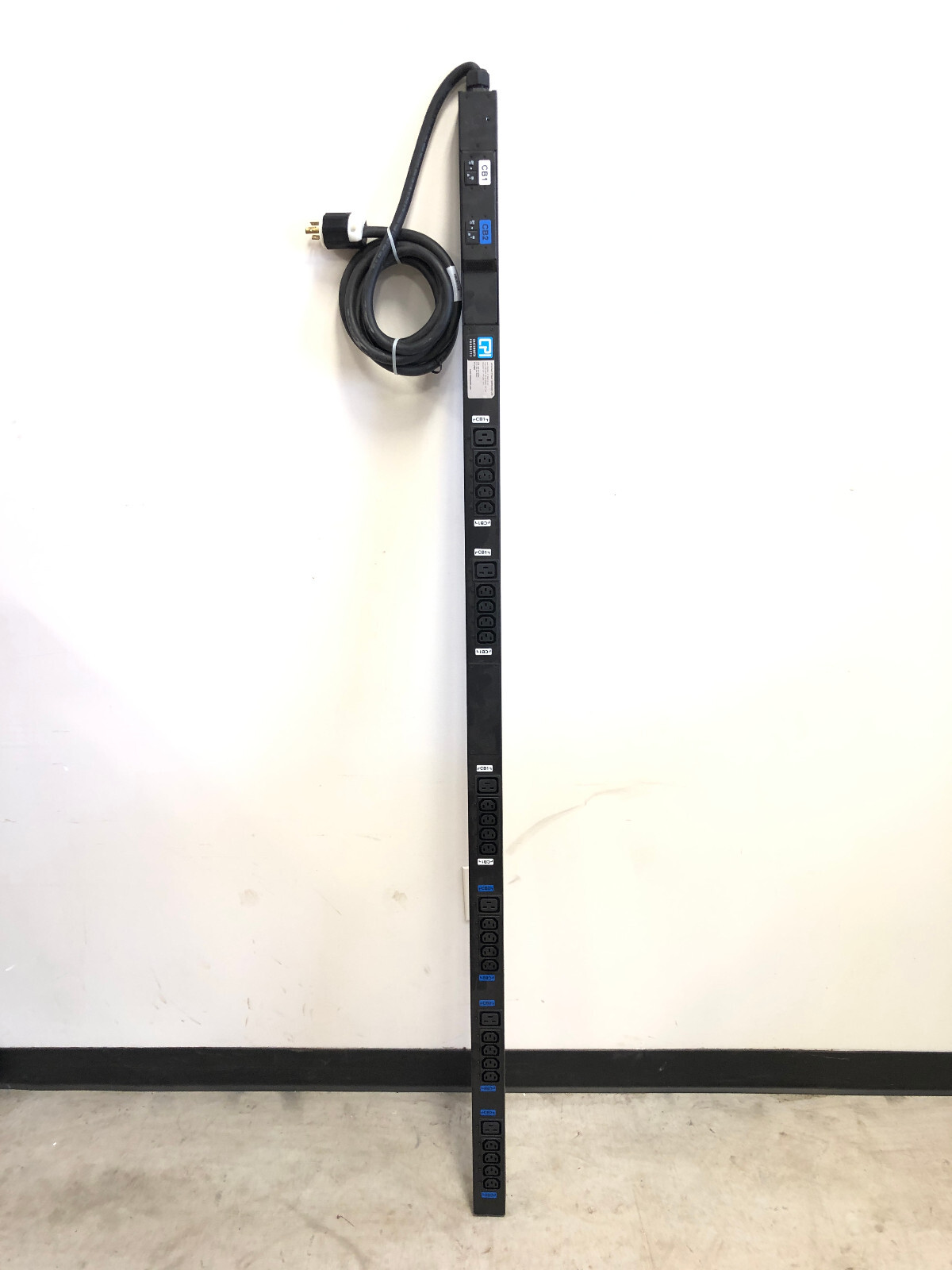 Chatsworth CPI Vertical eConnect Single-Phase PDU 30-Outlet w/ Breakers P1-1F0E3