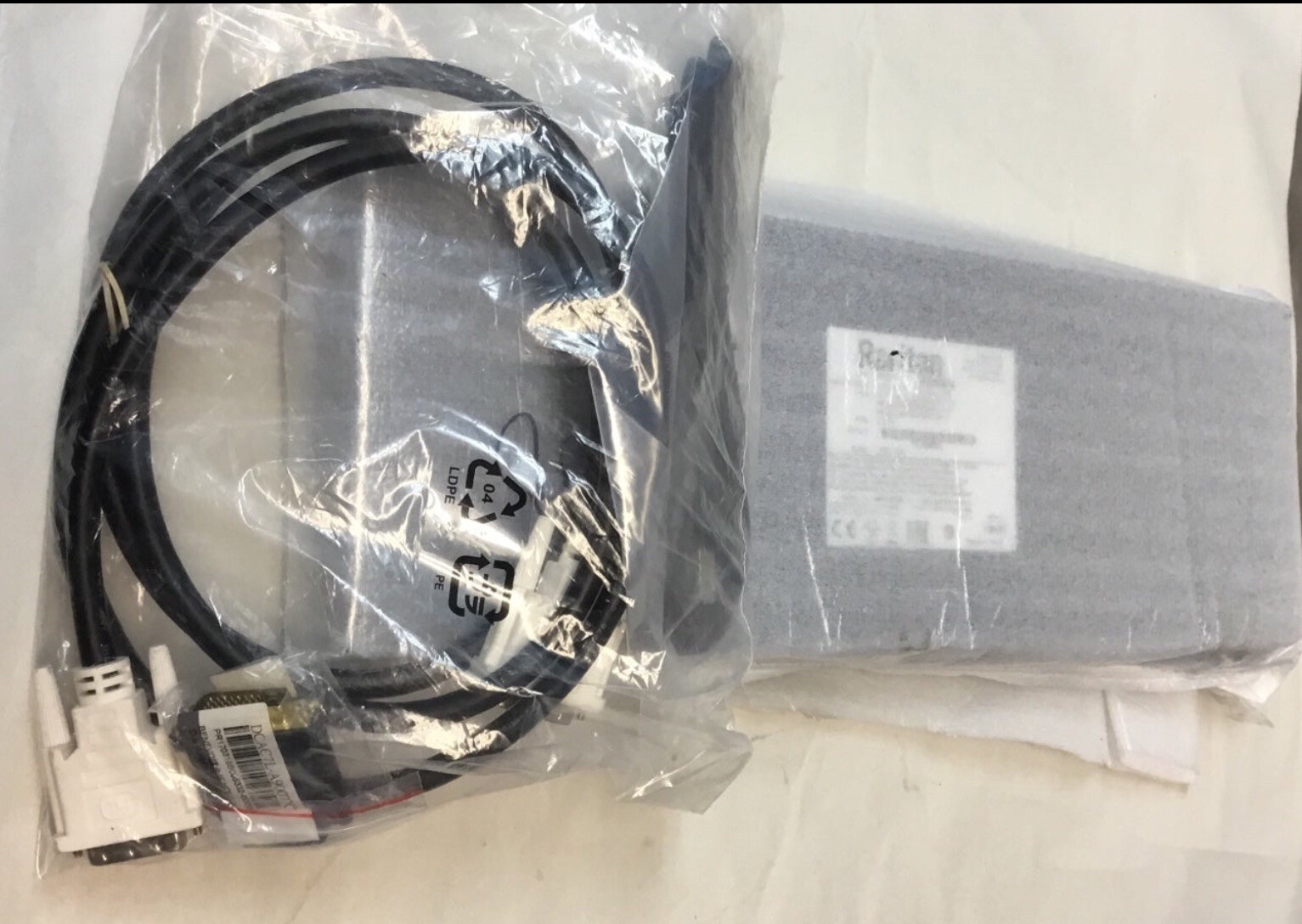 RARITAN MCD-216 100-240Va 50-60HZ16-PORT V1.1 KVM Switch with cables