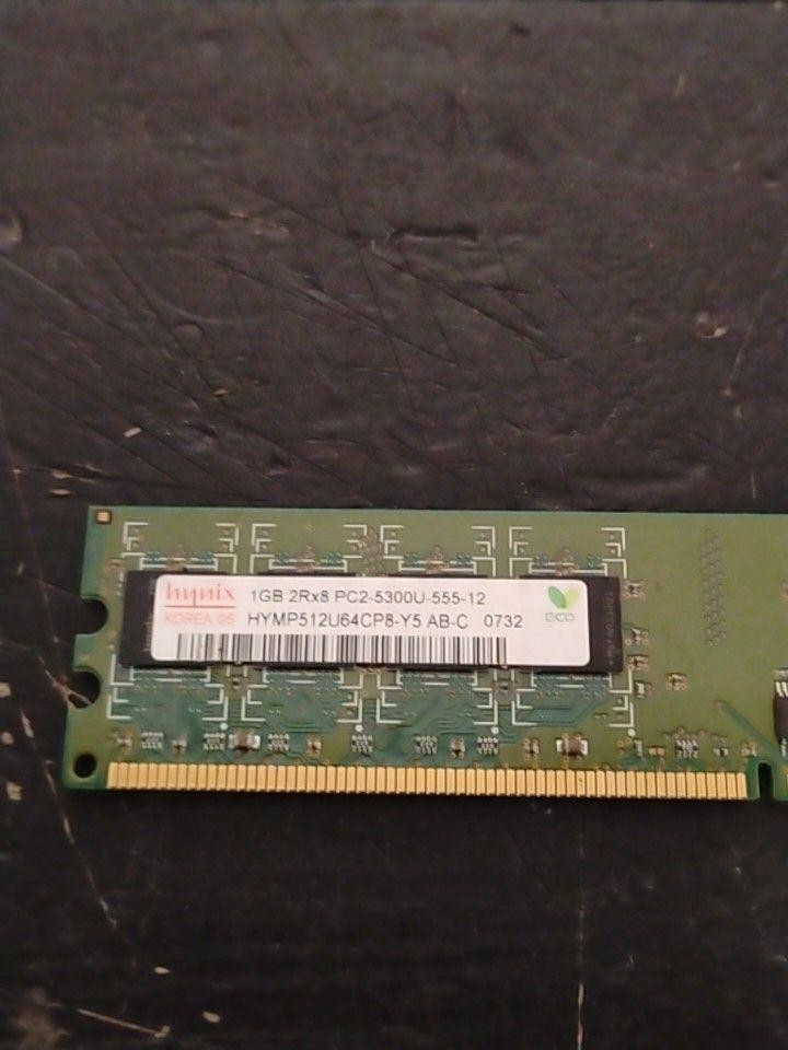 Hynix 1GB 2Rx8 PC2-5300U DDR2 Desktop RAM DIMM HYMP512U64CP8-Y5 AB-C 667MHz Memo