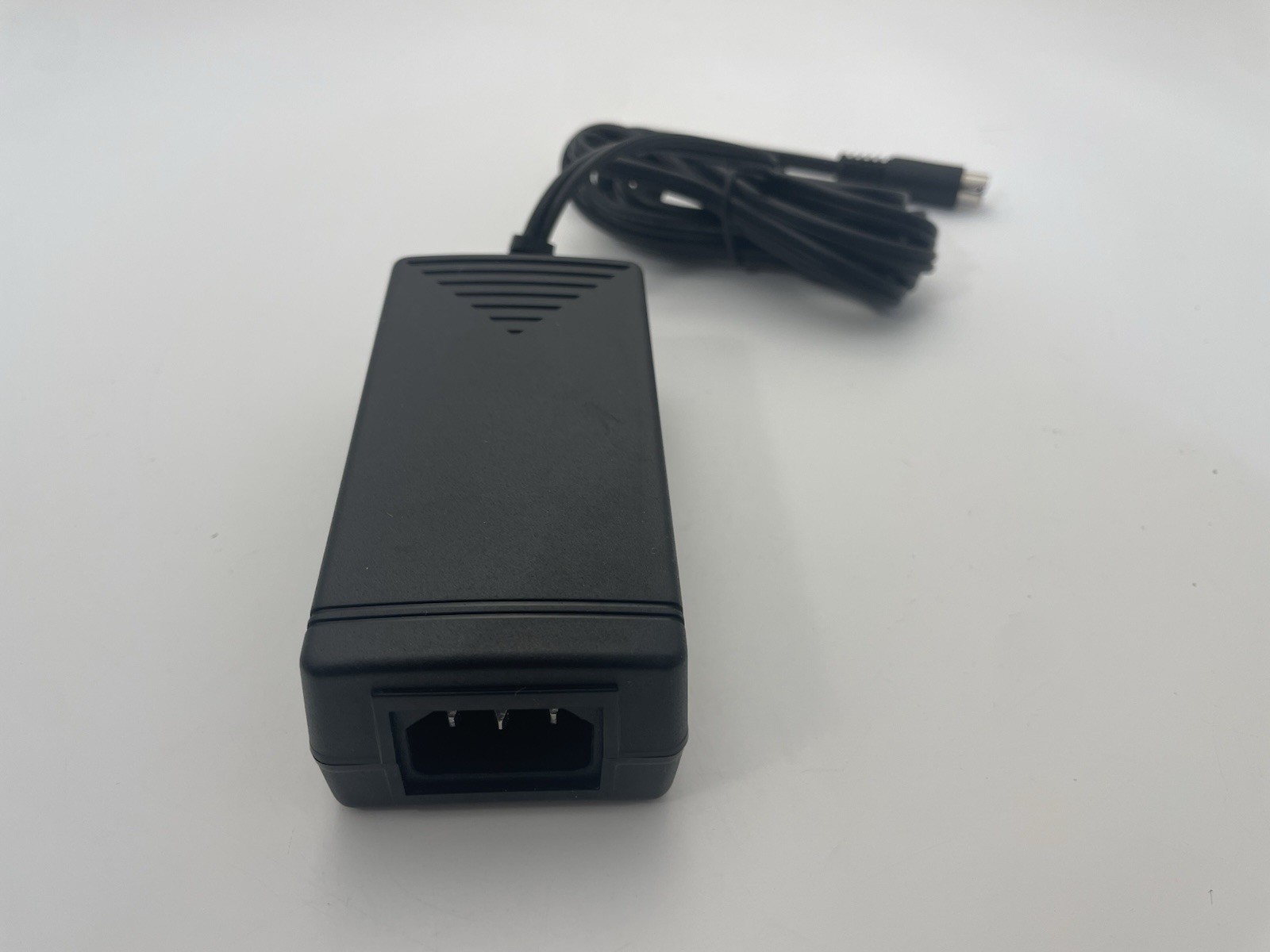 DVE Switching Power Supply +5V 2.4A input 100-240V Four Pin Plug DSA-20D-05 New