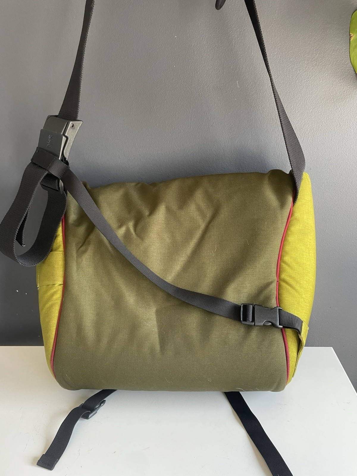 Crumpler Messenger Bag Laptop Shoulder Bag Olive Green Pink Y2K Padded 18”